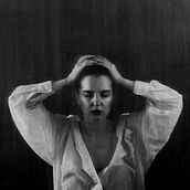 Il mio progetto del corso: Ritratto fotografico attraverso superfici traslucide. Een project van Fotografie, Fotografische postproductie, Portretfotografie, Studiofotografie, Digitale fotografie y Artistieke fotografie van Valeria De Vita - 01.06.2023