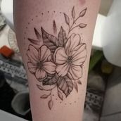 Flor. Traditional illustration, Tattoo Design, and Botanical Illustration project by Carla Vergara - 08.24.2023