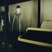 Un giorno in Studio con RolleiFlex. Photograph, Film Photograph, Photographic Composition, and Product Photograph project by Enrico Miglioranza - 08.25.2023
