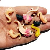 Axolotes en arcilla polimérica. Accessor, Design, Jewelr, Design, and Ceramics project by Anabel Lee - 08.21.2022