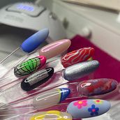 Mi proyecto del curso: Introducción al nail art. Een project van  Ontwerp, Traditionele illustratie, Schilderij, Patroonontwerp y Decoratief schilderen van Johana Karis Molina Ortiz - 25.08.2023