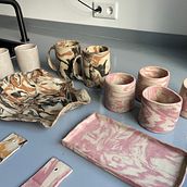 Mijn project van de cursus: Marmertechnieken op keramiek . % Romy Lankman tarafından hazırlanan Aksesuar Tasarımı, Sanat ve El Sanatları, Ve Seramikler projesi - 08.28.2023