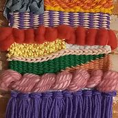 Meu projeto do curso: Introdução à tapeçaria em tear manual. Accessor, Design, Decoration, Fiber Arts, Weaving, and Textile Design project by Jennifer Borelli Talacimon - 08.29.2023