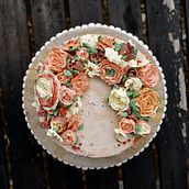 My project for course: Decorative Buttercream Flowers for Cake Design. Design, and DIY project by Andreea Pasargiu - 08.26.2023