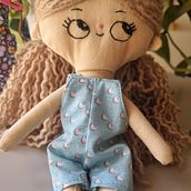 Il mio progetto del corso: Pupazzi di stoffa: design, confezione e creazione di contenuti. Artesanato, Design de brinquedos, Redes sociais, Fotografia com celular, Fotografia do produto, Costura, Fotografia para Instagram, e Modelagem e confecção projeto de Rosalia Mazzola - 30.08.2023