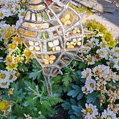 Il mio progetto del corso: Vetro colorato con fiori pressati: la tecnica Tiffany. Accessor, Design, Arts, Crafts, Interior Design, Decoration, DIY, Floral, and Plant Design project by luacorti - 08.31.2023