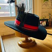 Hatmaking - Black Fedora . Desain Aksesori, Desain Busana, Seni Serat, Dan Peleburan Jarum proyek oleh Annie Rodrigue - 09.01.2023