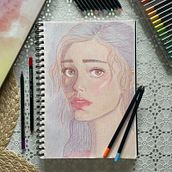 Mi proyecto del curso: Dibujo de retratos llamativos con lápices de colores. Drawing, Portrait Drawing, Sketchbook, and Colored Pencil Drawing project by soldestefano - 09.05.2023