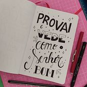 Meu projeto do curso: Sketchbook tipográfico: desenhe letras com estilo. Un projet de Lettering, Esquisse , Créativité, Dessin, Lettering manuel , et Carnet de croquis de Lorena Tartas - 11.09.2023