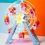 My project for course: Paper Sculpture for Set Design - Ferris Wheel. Un progetto di Design, Illustrazione tradizionale, Artigianato, Scultura, Scenografia, Papercraft, Fotografia di prodotti e DIY di Barbara Marcantonio - 18.04.2023
