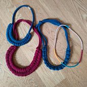 Il mio progetto del corso: Gioielli in corda per principianti: crea le tue collane. Een project van Craft, Sieradenontwerp, Macramé y Textielontwerp van pavarin.cora - 15.09.2023