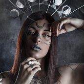 Déesse de la lune. Een project van Fotografie,  Beeldende kunst, Fotografische postproductie, Retoucheren van foto's, Portretfotografie, Digitale fotografie y Artistieke fotografie van Angélique Trabuc - 21.09.2021