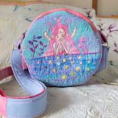 My project for course: Embroidery and Fabric Painting for Beginners Ein Projekt aus dem Bereich Malerei, Musterdesign, Stickerei, DIY, Upcycling und Textildesign von Laura Martinelli - 17.09.2023
