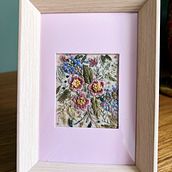 Meu projeto do curso: Técnicas de bordado para estampas florais em feltro. Un projet de Création d'accessoires, Artisanat, Création de motifs, Illustration botanique , et Design textile de Claudia Curti - 18.09.2023