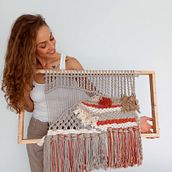 Meu projeto do curso: Macraweave: teça painéis contemporâneos com macramê e tecelagem. Accessor, Design, Decoration, Fiber Arts, Macramé, Weaving, and Textile Design project by Daniela Carvalho - 09.19.2023