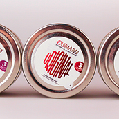 OUMAMI. Un progetto di Design, Packaging, Br, ing, Br, identit, Pubblicità, Fotografia, Ritocco fotografico, Direzione artistica, Gestione progetti di design, Graphic design, Tipografia, H e lettering di Sofía Martín - 19.09.2023