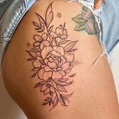 Mis primeras flores tatuadas. Projekt z dziedziny Projektowanie tatuaż użytkownika María Alejandra Garcia Reynoso - 19.09.2023