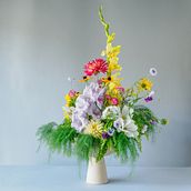 My project for course: Floral Arrangement Design with Seasonal Blooms Ein Projekt aus dem Bereich Innendesign, L, schaftsbau, Dekoration von Innenräumen, DIY und Blumen- und Pflanzendesign von hgh - 15.09.2023
