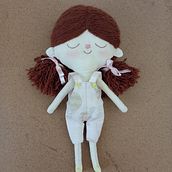 Meu projeto do curso: Bonecas de pano: design, costura e criação de conteúdo. Projekt z dziedziny Craft, Portale społecznościowe, Fotografowanie smartfonem, Fotografia produktowa,  Sz, cie, Fotografia na Instagram, Wzornictwo i krawiectwo użytkownika Natália Santiago - 15.09.2023