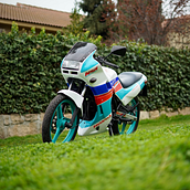 Honda NSR '91 restoration. Een project van Auto-ontwerp,  Video, Industrieel ontwerp, Grafisch ontwerp y Craft van Alex Merle - 06.03.2022