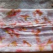 Mi proyecto del curso: Técnica de impresión ecológica con plantas y flores. Design de acessórios, Artesanato, Design de moda, Tecido, DIY, Tingimento têxtil, Design floral e vegetal, Estamparia têxtil, e Design têxtil projeto de Maria Costilla - 22.09.2023