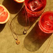 fotografía para marca de joyas Kapita. Photograph, and Social Media project by Julia Gómez Elorz - 09.23.2023