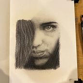 Meu projeto do curso: Retrato artístico com carvão vegetal: criando atmosferas. Un proyecto de Ilustración tradicional, Bellas Artes, Dibujo, Dibujo de Retrato, Dibujo realista y Dibujo artístico de eros.viggiano - 24.09.2023