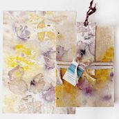 Il mio progetto del corso: Tecniche di ecoprinting con fiori e piante. Un progetto di Design di accessori, Artigianato, Fashion design, Fiber Art, DIY, Tintura tessile, Design floreale e vegetale, Stampa tessile e Textile Design di dolcimaterieprime - 26.09.2023