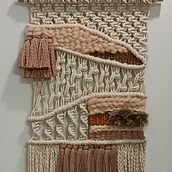 Mi proyecto del curso: Macraweave: crea piezas modernas mezclando macramé y trenzado. Accessor, Design, Decoration, Fiber Arts, Macramé, Weaving, and Textile Design project by Maricarmen - 10.01.2023