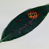 My project for course: Extraordinary Embroidery: Explore Alternative Organic Materials. Een project van Borduurwerk y Textielontwerp van Cindi Gray - 30.09.2023