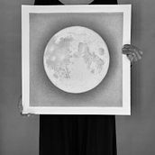 Moon - ball point pen on paper. Un proyecto de Dibujo de maria_bygrove - 05.10.2023