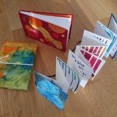 My project for course: Sketchbook Design and Binding. Een project van Traditionele illustratie, Craft,  Boekbinding, DIY y Sketchbook van layla_violet - 08.10.2023