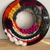 My project for course: Circular Weaving for Colorful Wall Decor. Arts, Crafts, Interior Design, Pattern Design, Fiber Arts, Weaving, and Textile Design project by Kimberly Wolz - 10.10.2023