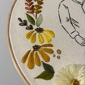 Mi proyecto del curso: Bordado con textura: combina puntadas y mostacillas. Accessor, Design, Costume Design, Arts, Crafts, Embroider, Fiber Arts, Color Theor, and Textile Design project by Leandra Grau - 10.13.2023