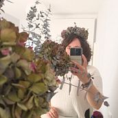 Mi proyecto del curso: Tocado floral: crea tu complemento de flores. Accessor, Design, Fashion Design, DIY, Floral, and Plant Design project by sabela.rodriguez - 10.17.2023