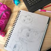 My project for course: Portrait Sketchbooking: Explore the Human Face. Un proyecto de Bocetado, Dibujo, Dibujo de Retrato, Dibujo artístico y Sketchbook de carla_vidal95 - 19.10.2023