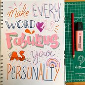 Mijn project van de cursus: Ontwerp letters in je typografische schetsboek. Lettering, Sketching, Creativit, Drawing, H, Lettering, and Sketchbook project by Sofie Vandervennet - 10.19.2023