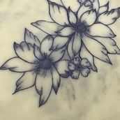 Mi proyecto del curso: Tatuaje botánico con puntillismo. Un proyecto de Ilustración tradicional, Diseño de tatuajes e Ilustración botánica de Luis David Galicia Cervera - 21.10.2023