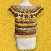 Mi proyecto del curso: Técnicas de crochet para crear prendas coloridas: Chaleco de otoño. Fashion Design, Fiber Arts, DIY, Crochet, and Textile Design project by Ana Rodriguez Caballero - 10.22.2023