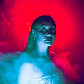 Blu and red . Fine Arts, Portrait Photograph, Studio Photograph, Color Theor, Photographic Lighting, Digital Photograph, Audiovisual Post-production, and Color Correction project by rissod07 - 10.25.2023