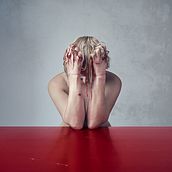 My project for course: Introduction to Conceptual Portrait Photography. Een project van Fotografie, Fotografische postproductie, Portretfotografie,  Fotografische verlichting, Studiofotografie, Artistieke fotografie y Fotografische zelfportretten van Natallia - 24.10.2023