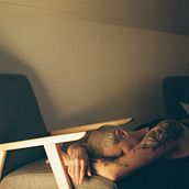 Mein Abschlussprojekt für den Kurs: Fine Art-Fotografie: Intime Selbstporträts auf Analogfilm. Un progetto di Fotografia, Fotografia artistica, Fotografia analogica e Autoritratto fotografico di Nicole Schaad - 09.11.2023
