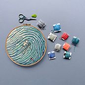 My project for course: Textile Illustration with Acrylic, Felt, and Embroidery. Un progetto di Artigianato, Ricamo, Pittura acrilica, Needle felting e Textile Design di Olya Anima - 13.11.2023