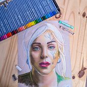 Mon projet du cours : Illustration au pastel et aux crayons de couleur. Traditional illustration, Fine Arts, Pencil Drawing, Drawing, Portrait Drawing, Realistic Drawing, and Artistic Drawing project by Mélanie Ribeiro Melanie - 10.30.2023