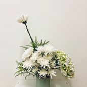 My project for course: Floral Arrangement Design with Seasonal Blooms. Un progetto di Interior design, Paesaggismo, Interior Design, DIY e Design floreale e vegetale di syafina irawan - 03.11.2023