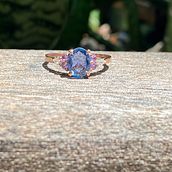 14K Blue Sapphire with Purple Sapphires with Diamond Accent (Rose Gold) Ring. Design, Design de joias, e Consultoria criativa projeto de kai - 03.11.2023