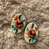 Mijn project van de cursus: Inleiding tot polymeerklei: ontwerp bloemenaccessoires. Un progetto di Design di accessori, Artigianato, Design di gioielli, Fashion design e DIY di Astrid van Andel - 04.11.2023