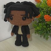 Mi proyecto del curso: Amigurumis: personas tejidas a crochet. Un proyecto de Artesanía, Diseño de juguetes, Tejido, Crochet, Amigurumi y Diseño textil de Yesil Díaz - 05.11.2023