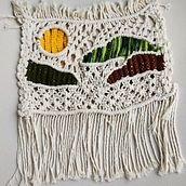 Meu projeto do curso: Macramê para iniciantes: nós inspirados na natureza. Macramé, and Textile Design project by ivone.capinan - 11.07.2023