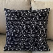 My project for course: Introduction to Japanese Sashiko Stitching. Un projet de Broderie, Art textile, DIY, Upc, cling , et Design textile de Ruth Parker - 15.11.2023